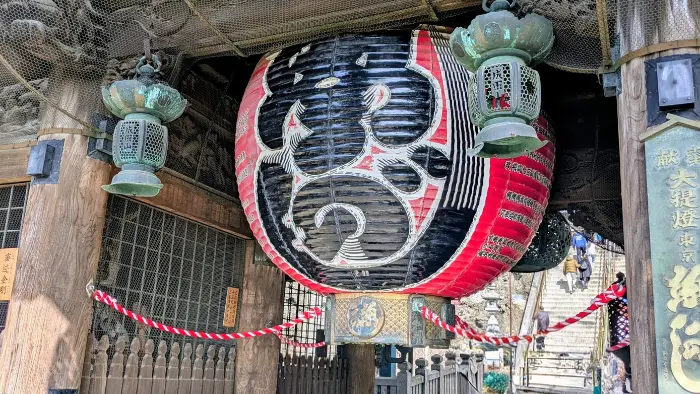 私が実際に成田山 御朱印巡りに行って撮影した「魚がし大提灯」